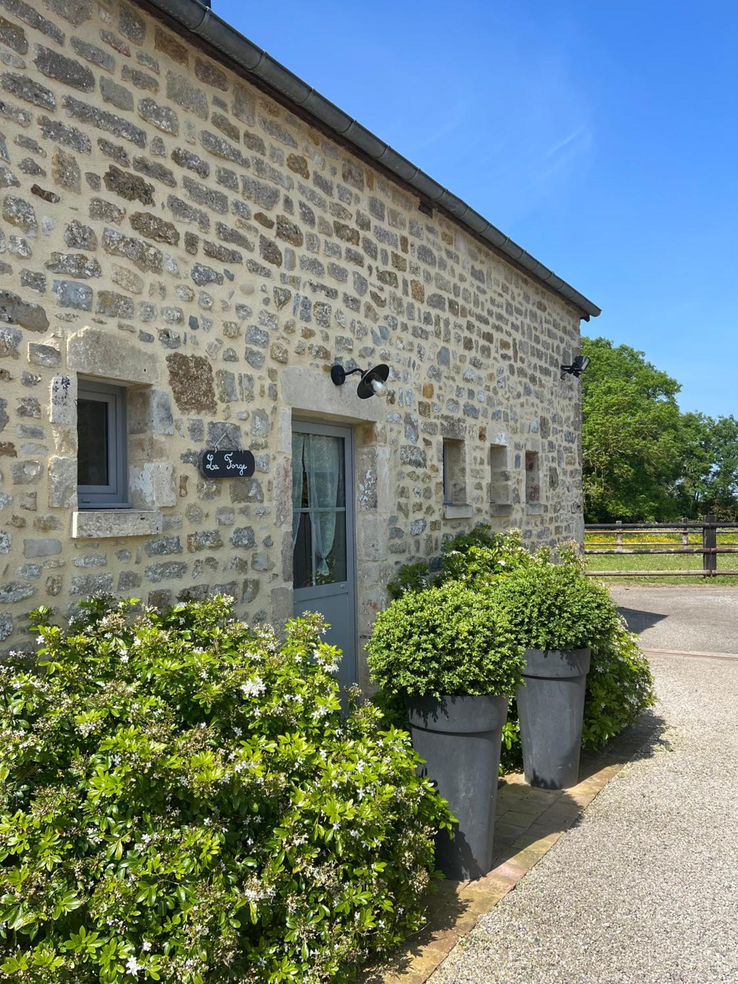 הוילה La Forge, Gite Familial,A Sainte Mere Eglise מראה חיצוני תמונה